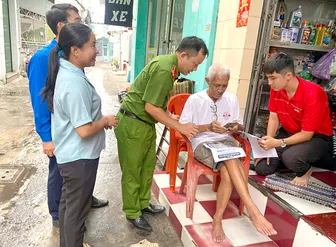 Các xã, phường đồng loạt ra quân "Chiến dịch mùa hè số cùng VNeID"
