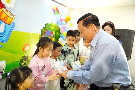 Con em nhân viên Bệnh viện Đa khoa Hòa Hảo - Medic Cần Thơ vui Quốc tế Thiếu nhi