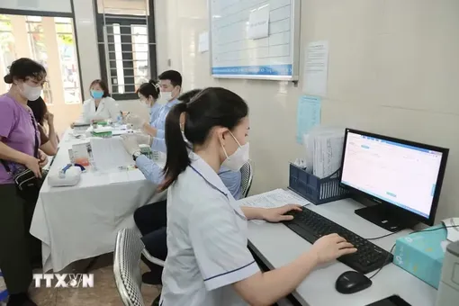 Chế độ phụ cấp đặc thù và hỗ trợ hằng tháng cho nhân viên y tế từ ngày 15/7