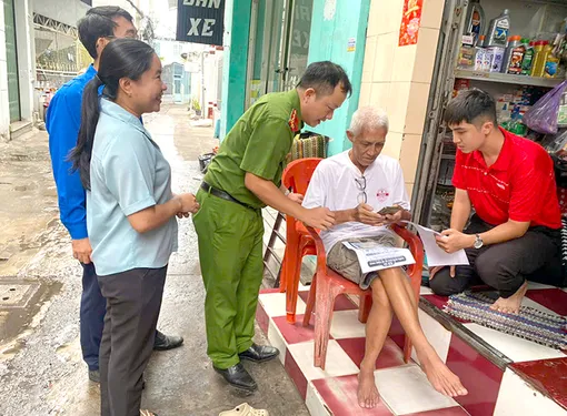 Các xã, phường đồng loạt ra quân 'Chiến dịch mùa hè số cùng VNeID'