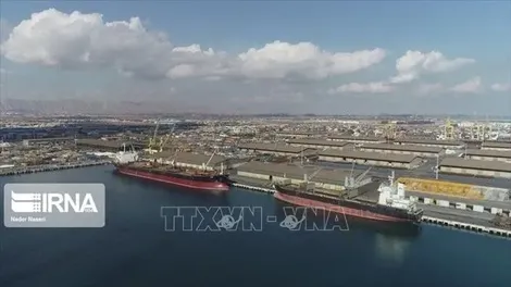 Nổ lớn gần eo biển Hormuz