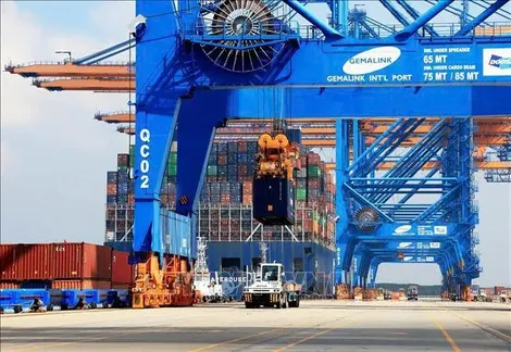Kinh tế Việt Nam tăng tốc giữa những bất định toàn cầu