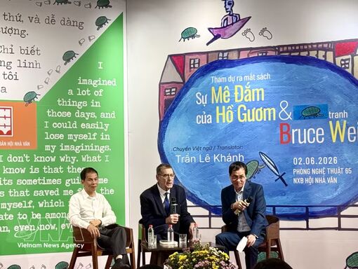 US veteran launches bilingual poetry collection, art exhibition in Hanoi