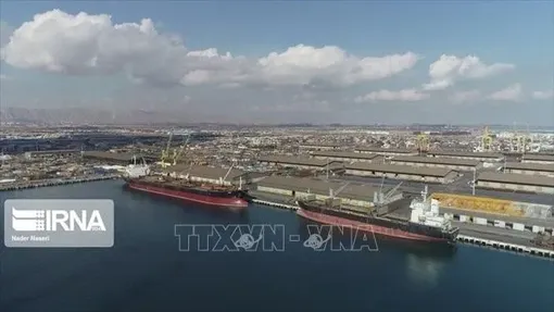 Nổ lớn gần eo biển Hormuz