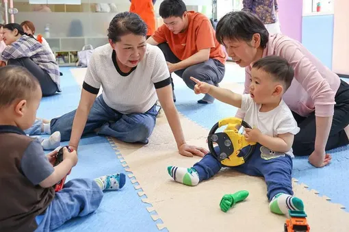 Trung Quốc tăng ngân sách trợ cấp nuôi dạy con cái