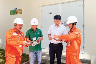Tăng cường tiết kiệm điện và phát triển điện mặt trời tự sản, tự tiêu