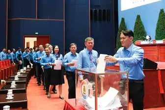 Thủ tướng đối thoại với đại biểu tại phiên bế mạc Đại hội XIV Công đoàn Việt Nam