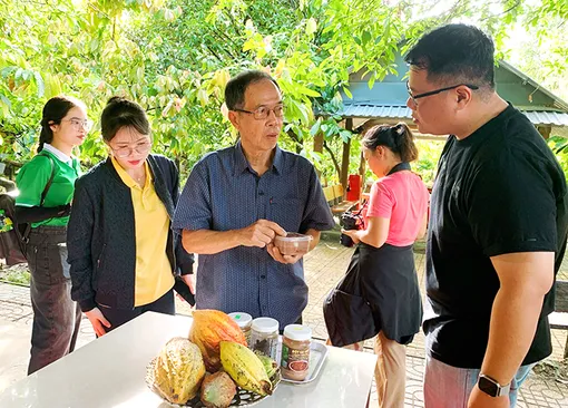 Thu hút du khách bằng bản sắc văn hóa và hệ sinh thái xanh
