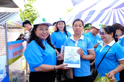 Phát động toàn dân tham gia bảo vệ môi trường, xây dựng Cần Thơ “xanh - sạch - đẹp” và phát triển bền vững