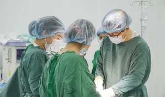 Sản phụ băng huyết sau sinh nguy kịch được chuyển tuyến cấp cứu kịp thời