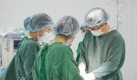 Sản phụ băng huyết sau sinh nguy kịch được chuyển tuyến cấp cứu kịp thời