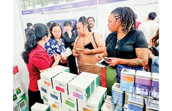 Thi đua phát triển mạnh doanh nghiệp tư nhân, nâng cao hiệu quả doanh nghiệp nhà nước