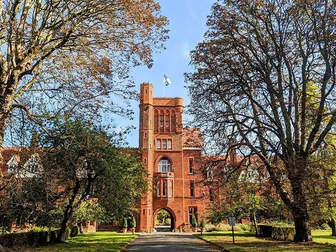 Các trường đại học hàng đầu của Anh tăng mạnh học phí đối với sinh viên quốc tế