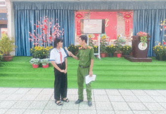 ផ្សព្វ​ផ្សាយ​អប់រំ​ច្បាប់​នៅ​ក្នុង​សា​លា​រៀន