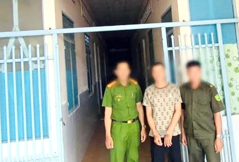Bắt đối tượng cướp giật dây chuyền tại xã Thới Lai