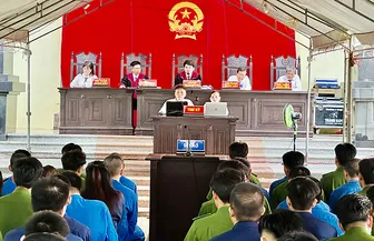 Xét xử sơ thẩm bị cáo Nguyễn Văn Lại, chủ quán Karaoke Crown, cùng 52 đồng phạm về các tội liên quan đến ma túy và không tố giác tội phạm
