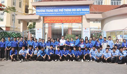 Lãnh đạo Thành đoàn - Hội Sinh viên TP Cần Thơ thăm các đội hình “Tiếp sức mùa thi”