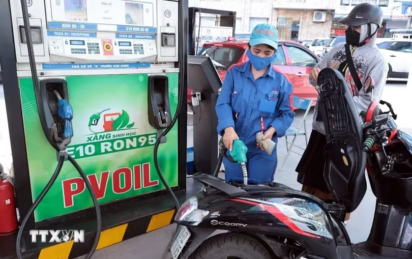 Giá xăng dầu từ 15 giờ ngày 11/6: Dầu diesel giảm gần 1.000 đồng mỗi lít