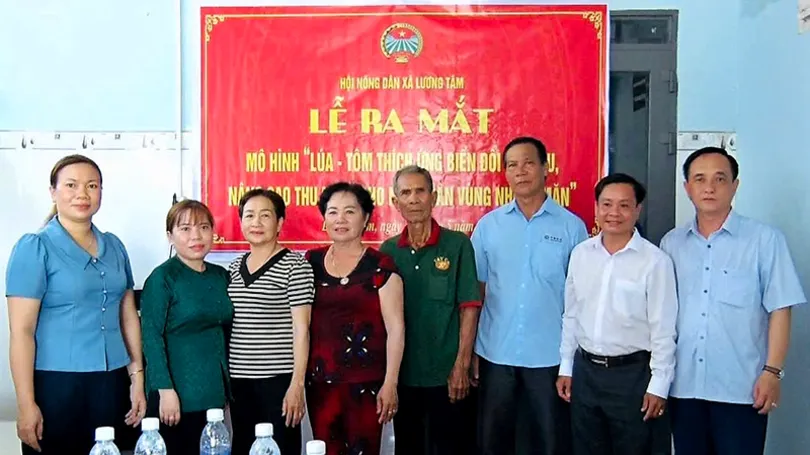 Ra mắt mô hình Lúa - Tôm thích ứng biến đổi khí hậu