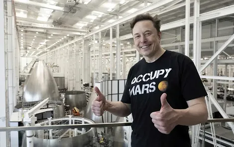 Hành trình trở thành tỉ phú ngàn tỉ của Elon Musk
