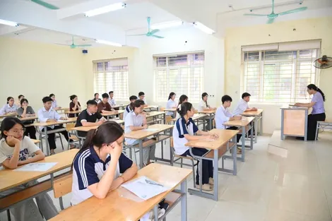 Thi Tốt nghiệp THPT: 69 thí sinh mang điện thoại di động vào phòng thi