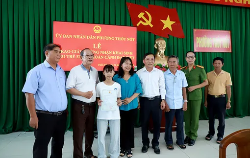 Hỗ trợ, cấp giấy khai sinh cho bé gái 12 tuổi có hoàn cảnh đặc biệt