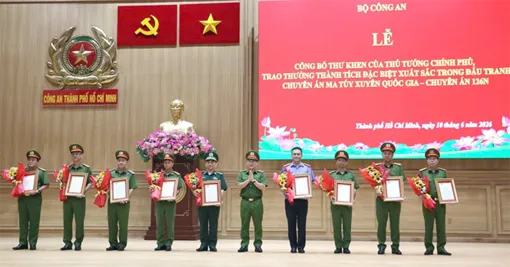 នគរ​បាល​ទី​ក្រុង​កឹង​ធើ បាន​នា​យក​រដ្ឋ​មន្ត្រី​នៃ​រដ្ឋាភិបាល​ស្ងើច​សរសើរ​អំ​ពី​ស្នា​ដៃ​ឆ្នើម​ក្នុង​ការ​បង្ក្រាប​បទ​ល្មើស​គ្រឿង​ញៀន​ឆ្លង​ដែន​