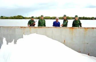 Cà Mau: Biên phòng cửa khẩu tạm giữ hơn 30 tấn phân Urê lậu