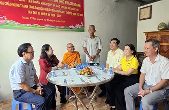 ប្រ​គល់​ផ្ទះ​មហា​សាមគ្គី​ជូន​គ្រួ​សារ​ជន​ជាតិ​ខ្មែរ​