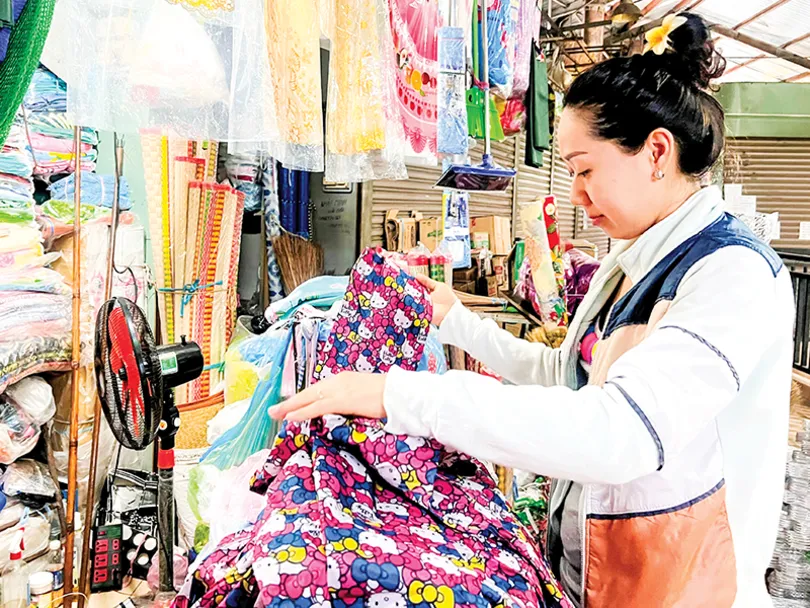 Trang bị đồ dùng đi mưa tiện dụng, an toàn, hợp thời trang