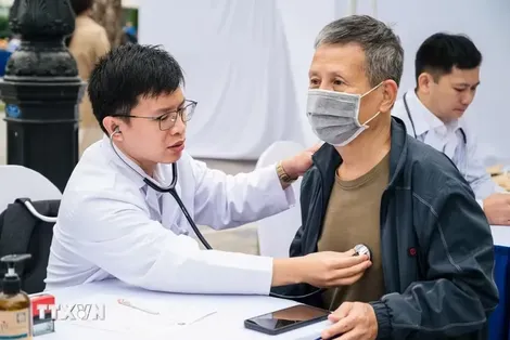 Tạo nền tảng nâng cao chất lượng nguồn nhân lực, thu hẹp khoảng cách y tế