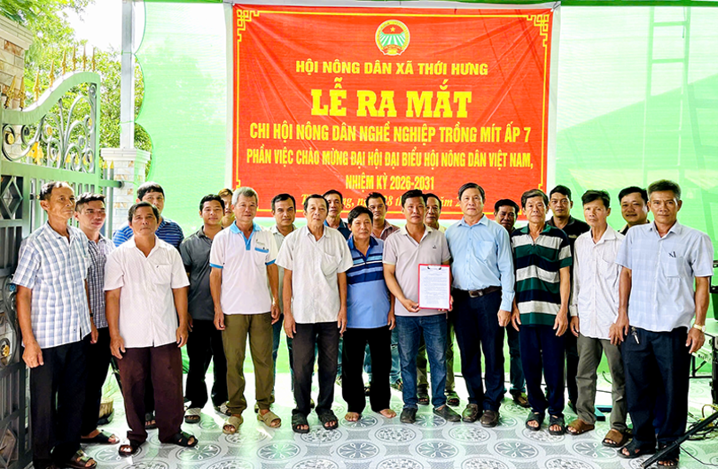 សមាគម​កសិករ​ឃុំ​ថើយហ៊ឹង ចូល​រួម​ការ​ពារ​គ្រឹះ​ធាសតិ​អា​រម្មណ៍​របស់​បក្ស​