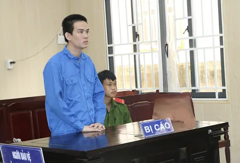 Dùng dao khống chế vợ cũ, gây thương tích - lãnh án 3 năm tù