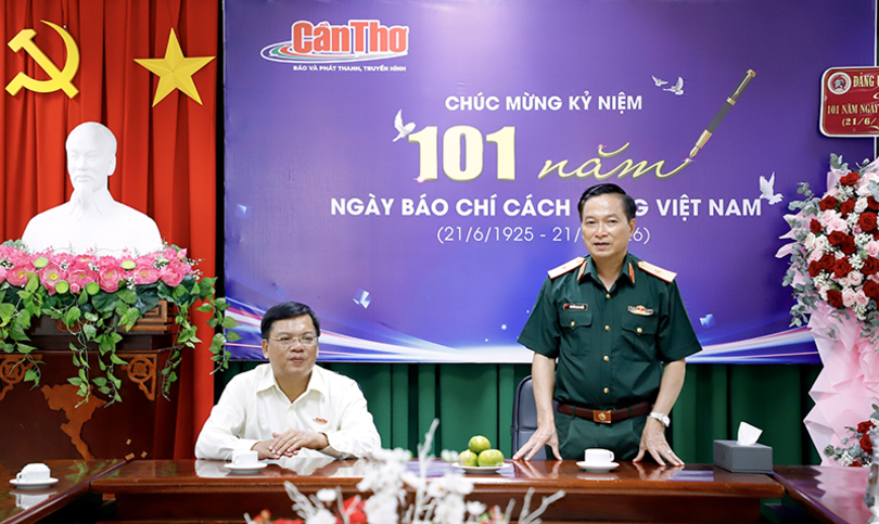 គណៈ​កម្មា​ធិ​ការ​បក្ស​ អគ្គ​មេ​បញ្ជា​ការ​ដ្ឋាន​យោធ​ភូមិ​ភាគ ៩ សួរ​សុខ​ទុក្ខ និង​សា​ទរ​ដល់​កា​សែត និង​វិទ្យុ ទូរ ទស្សន៍​កឹង​ធើ ក្នុង​ឱ​កាស​អនុ​ស្សាវ​រីយ៍ ទិវា​សារ​ព័ត៌ មាន​បដិ​វត្តន៍​វៀត​ណាម​