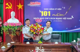 Bộ Tư lệnh Vùng Cảnh sát biển 4 thăm, chúc mừng Báo và Phát thanh, Truyền hình Cần Thơ nhân kỷ niệm Ngày Báo chí cách mạng Việt Nam
