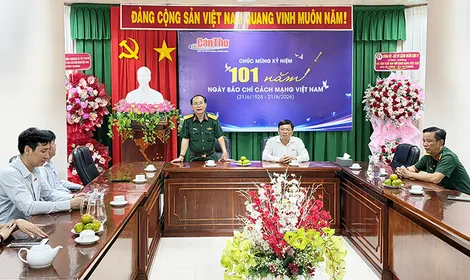 Bộ Chỉ huy Quân sự thành phố thăm, chúc mừng Báo và Phát thanh, Truyền hình Cần Thơ nhân kỷ niệm Ngày Báo chí cách mạng Việt Nam