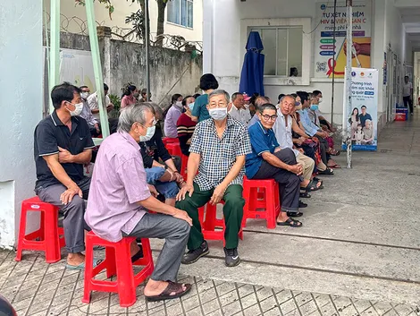 Bệnh viện Hoàn Mỹ Cửu Long chung tay chăm sóc sức khỏe cho 2.000 người dân phường Hưng Phú, TP Cần Thơ