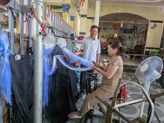 រៀន​សូត្រ​តាម​អ៊ំ និយាយ​ទន្ទឹម​នឹង​ធ្វើ​