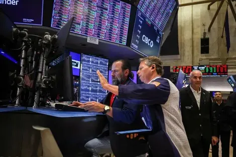 Dow Jones tiếp tục lập kỷ lục