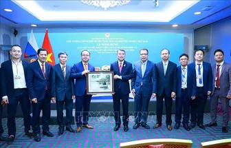 Thủ tướng Lê Minh Hưng gặp cộng đồng người Việt Nam tại Nga