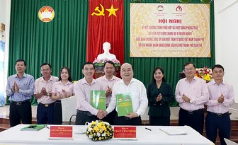 Ký kết Chương trình phối hợp và phát động phong trào “Gửi tiền tiết kiệm chung tay vì người nghèo”
