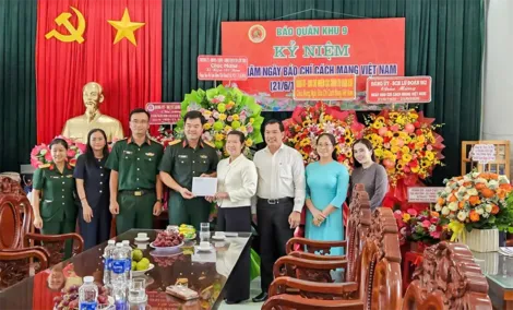Lãnh đạo TP Cần Thơ thăm, chúc mừng các cơ quan báo chí nhân Ngày Báo chí Cách mạng Việt Nam