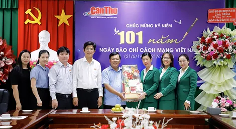 Công ty CP In Tổng hợp Cần Thơ chúc mừng Báo và Phát thanh, Truyền hình Cần Thơ nhân Ngày Báo chí Cách mạng Việt Nam