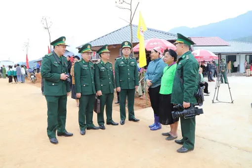 "Mắt sáng, lòng trong" soi chiếu nhịp đập thời đại