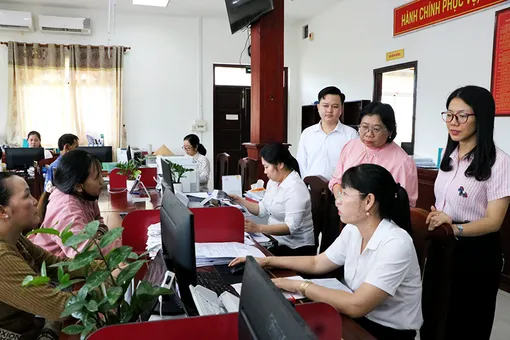 Kiểm tra công tác kiểm soát thủ tục hành chính tại phường Đại Thành và xã Tân Phước Hưng