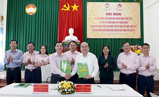 Ký kết Chương trình phối hợp và phát động phong trào “Gửi tiền tiết kiệm chung tay vì người nghèo”