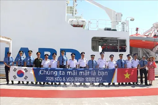 Tàu Cảnh sát biển Việt Nam 8001 thăm, giao lưu tại Hàn Quốc