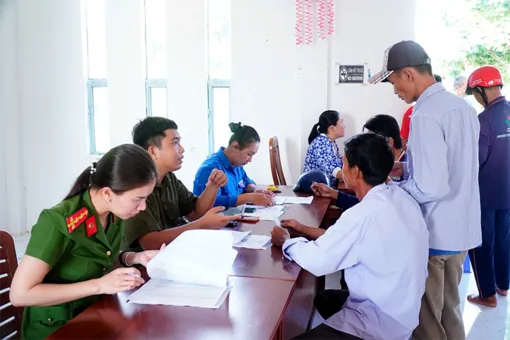 Xã Hòa Tú cấp tài khoản định danh điện tử mức 2 đạt trên 72%