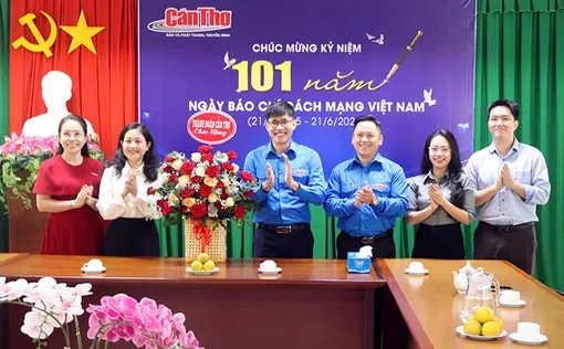 Thành đoàn chúc mừng Báo và Phát thanh, Truyền hình Cần Thơ nhân Ngày Báo chí Cách mạng Việt Nam