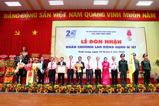 Đại học Trà Vinh kỷ niệm 20 năm thành lập và đón nhận Huân chương Lao động hạng Nhất